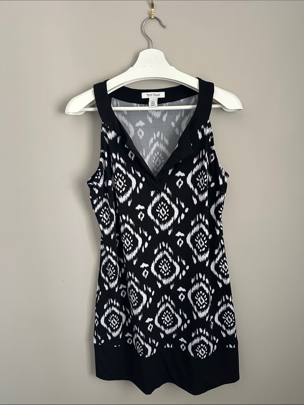 White House Black Market Black and White Sheath Dress
